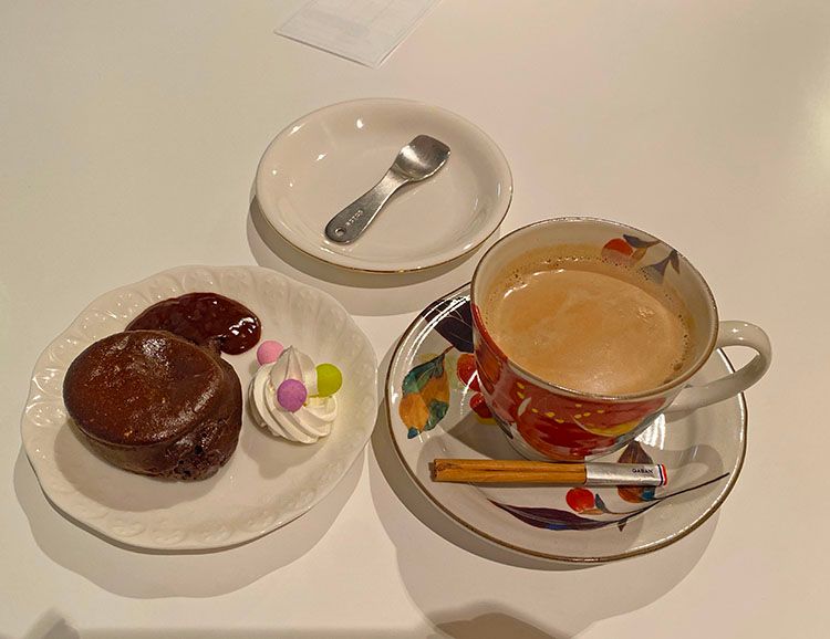 オキザリスのケーキ
