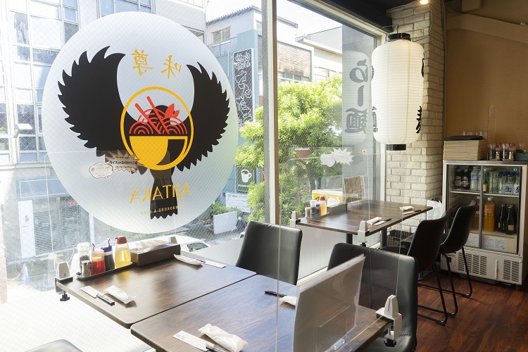 味尊の店内