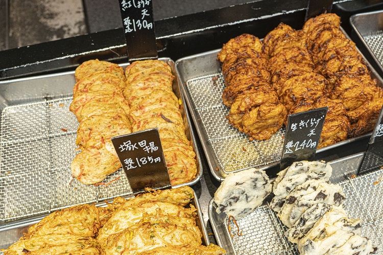 店頭に並ぶさつま揚げ