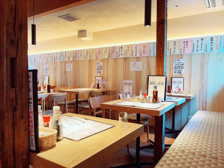 キッチンツキウマの店内1