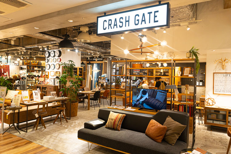 CRASH GATEの店内