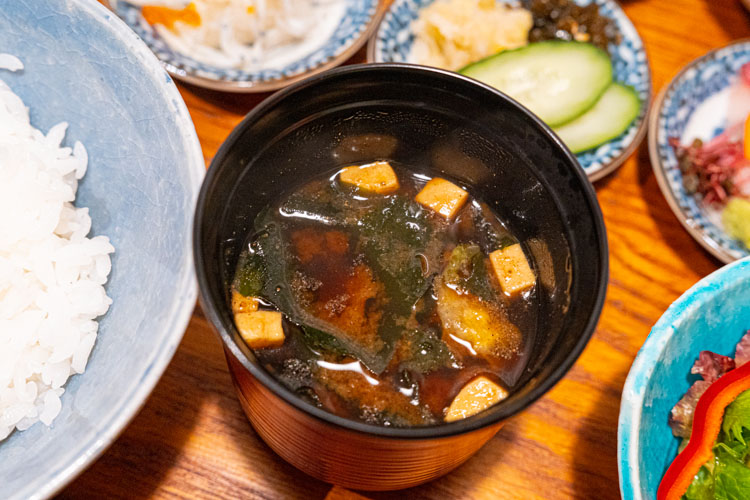 「割烹焼き鳥 しょうちゃん 吉祥寺別邸」の味噌汁