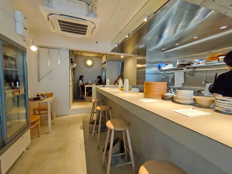「湯気」の店内