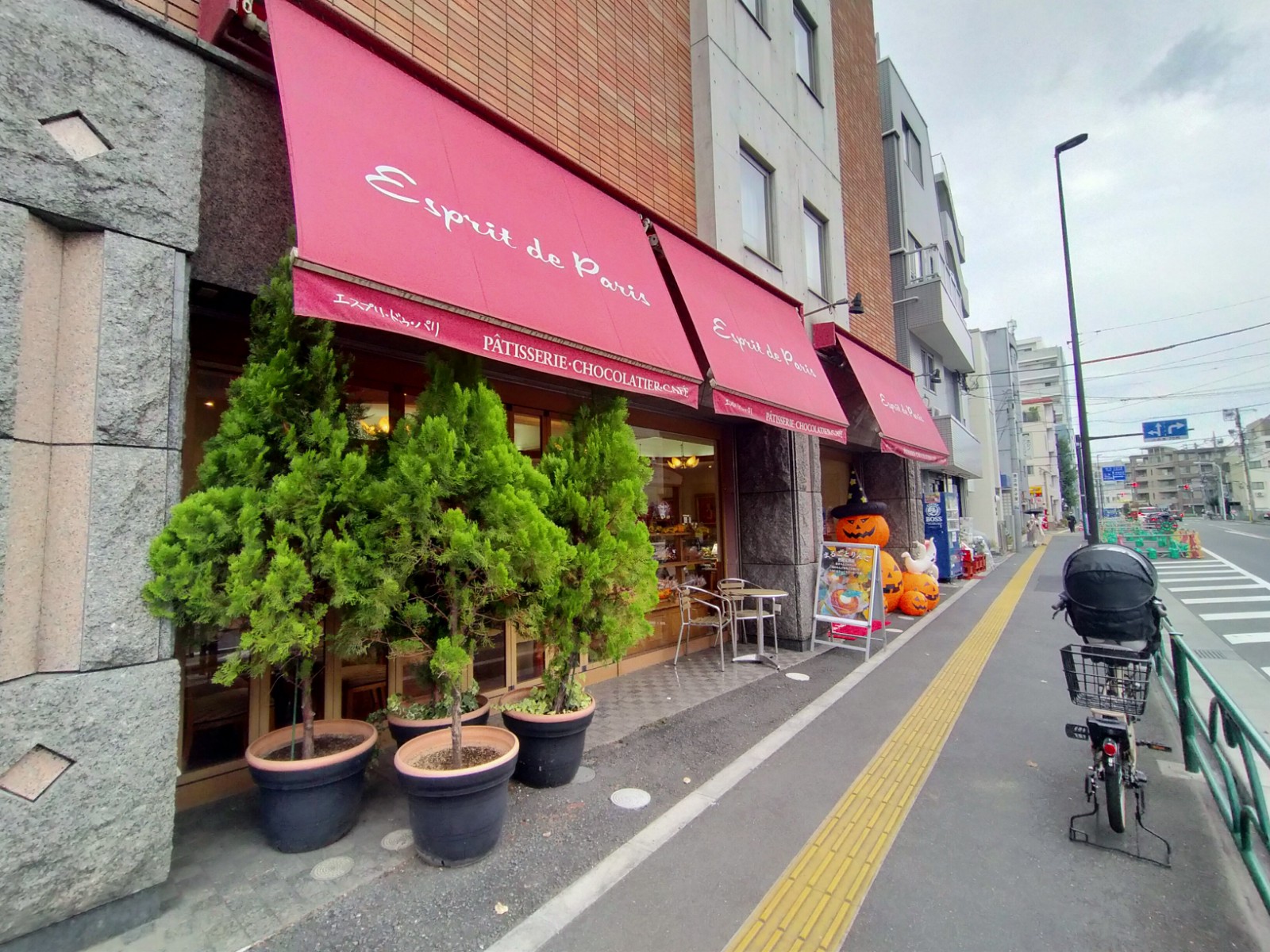 エスプリドゥパリ本店