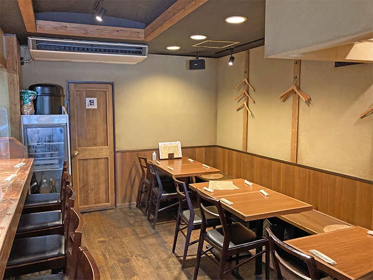 とり吉の店内
