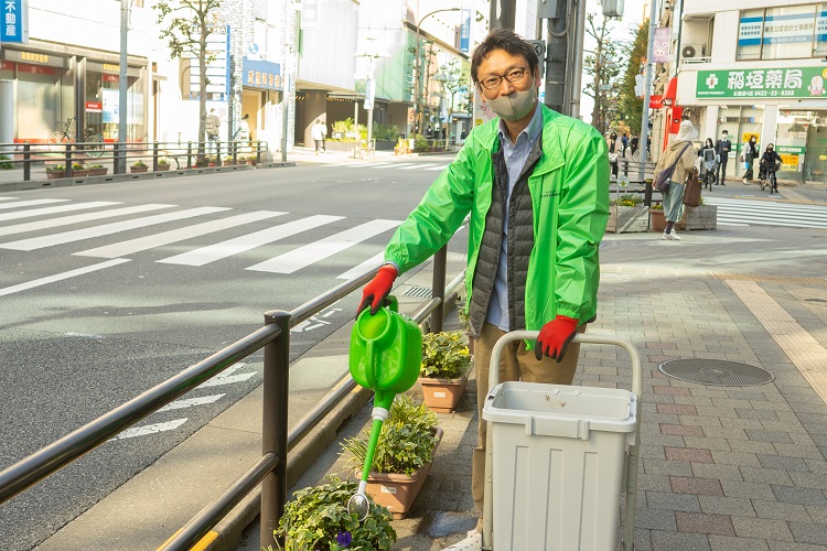 花壇の入れ替えの様子