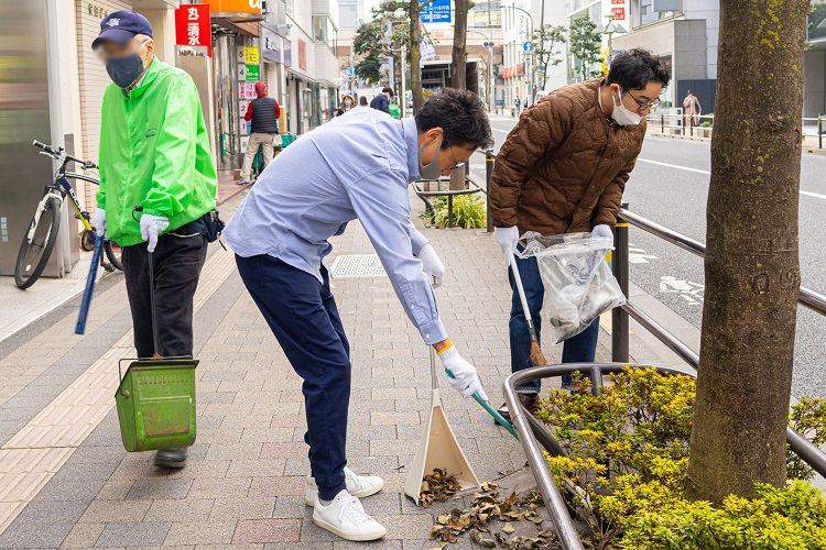 商店街清掃の様子