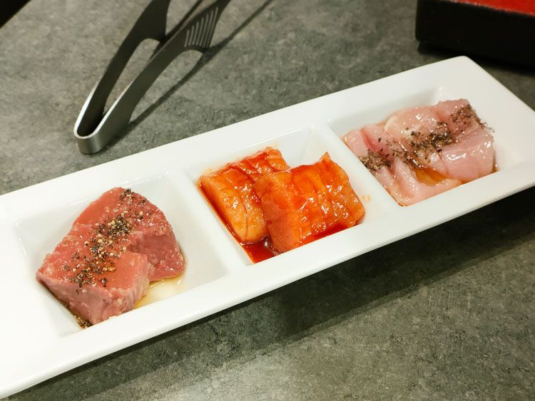「焼肉バズーカＦ 東中野駅前店」のホルモン3種