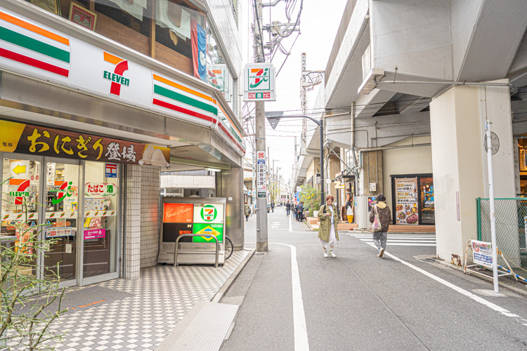 「セブンイレブン吉祥寺本町1丁目店」のある通りの写真