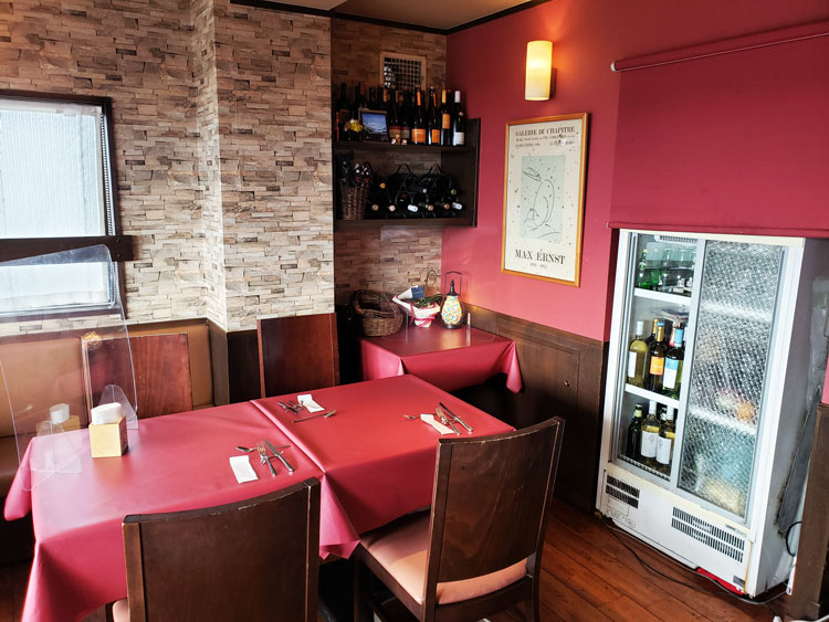 「Bistro ナナカマド」の店内