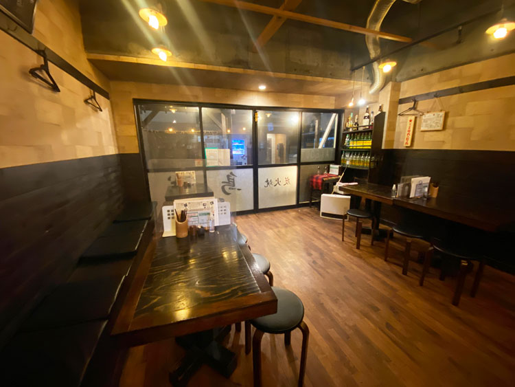 「鳥武」の店内