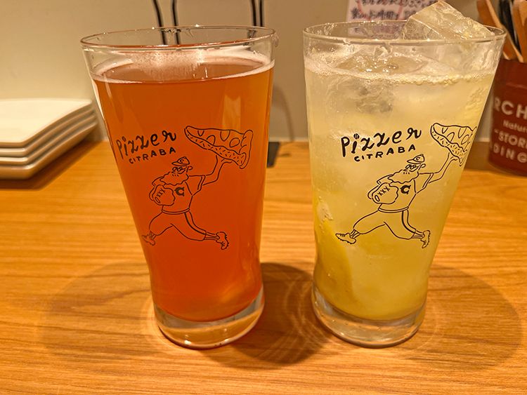 Pizzer Citrabaのクラフトビールとレモンサワー