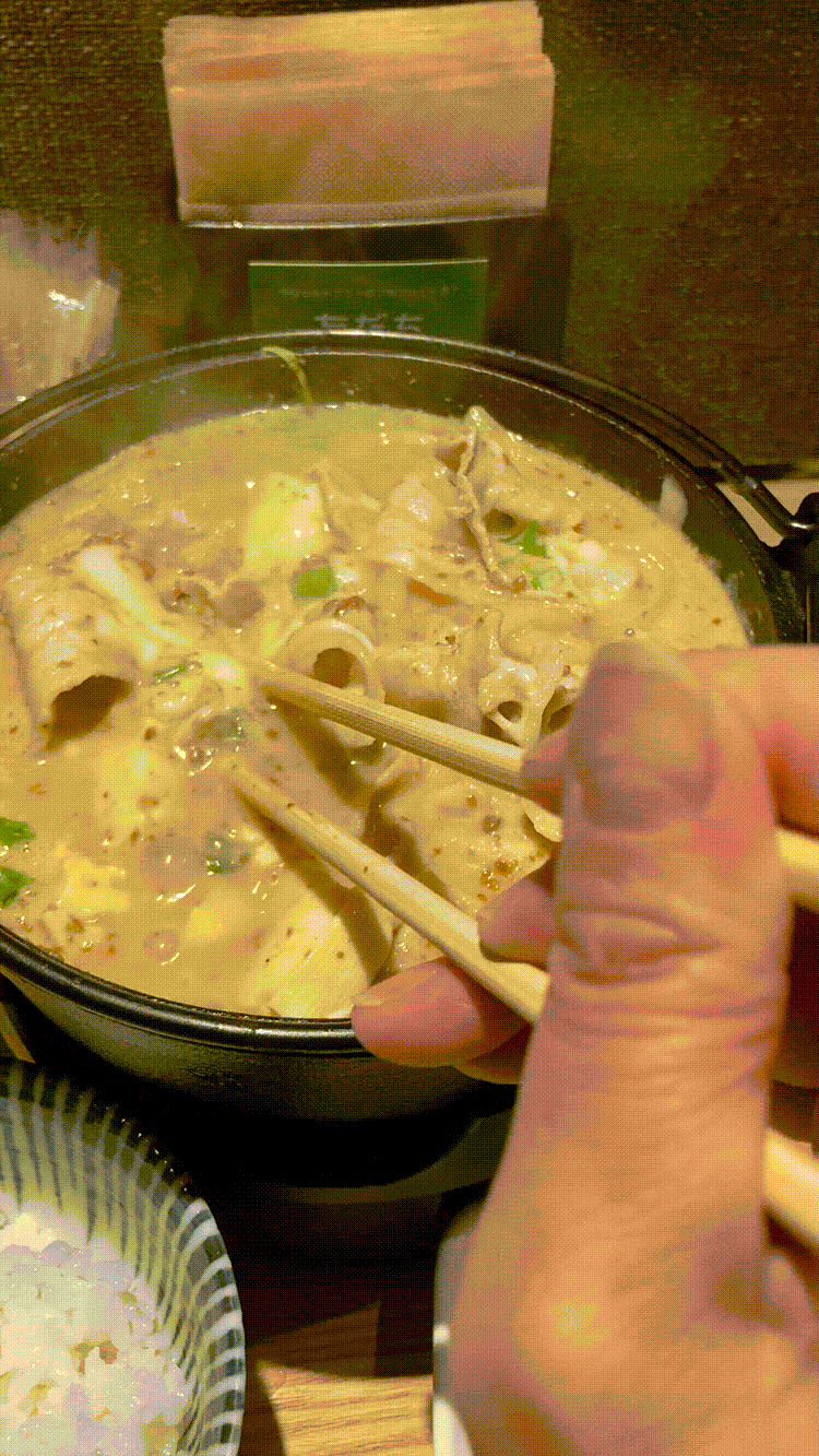 発酵ビストロ SAKE-YA SHIN-NAKANO UEの豚肉と白菜のゴマ豆乳坦々鍋