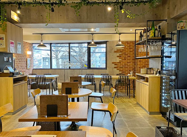 発酵ビストロ SAKE-YA SHIN-NAKANO UEの店内