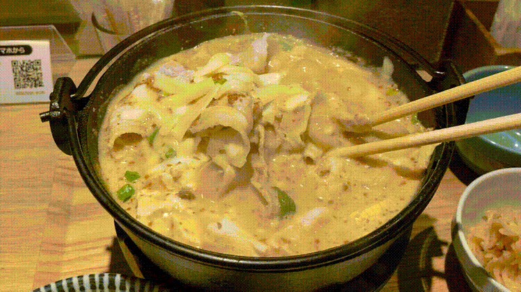 発酵ビストロ SAKE-YA SHIN-NAKANO UEの豚肉と白菜のゴマ豆乳坦々鍋