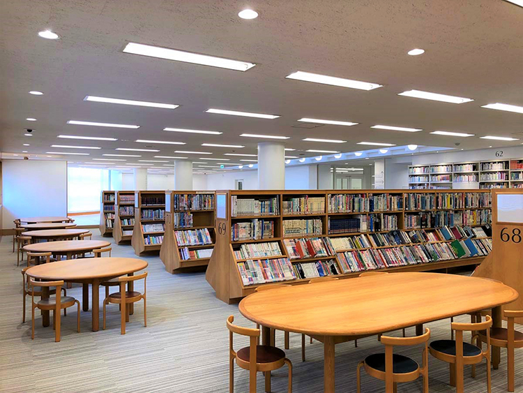武蔵野市立吉祥寺図書館2階のひだまりリビング