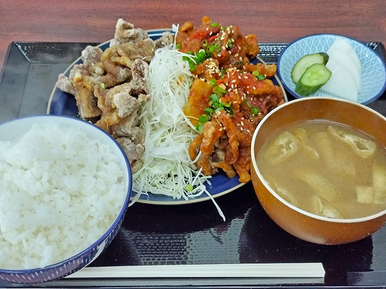 ことぶき食堂の2種のブタカラ特盛