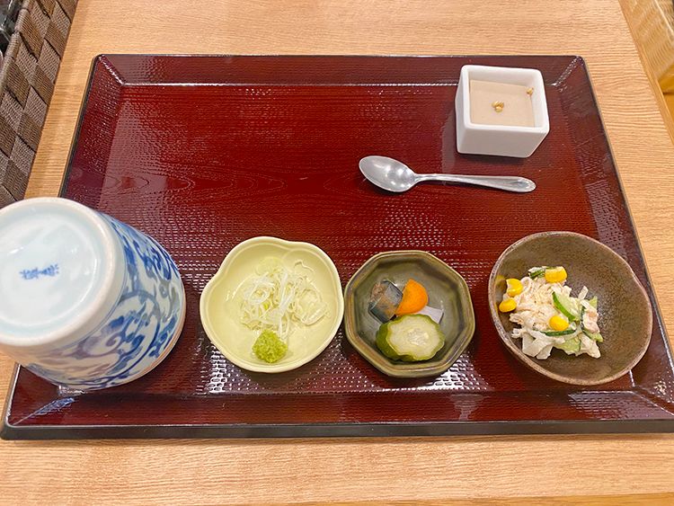 十色のランチマグロ丼セット