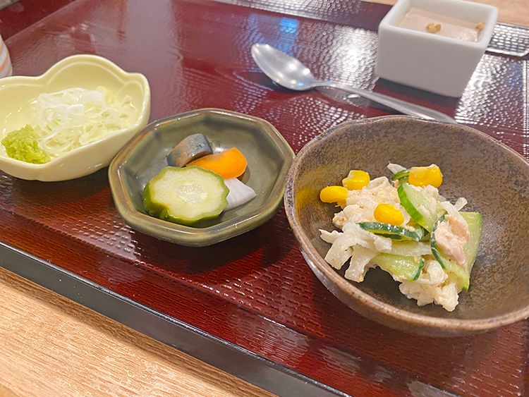 十色のランチマグロ丼セット