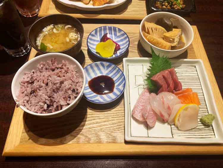 「戎ビアホール 吉祥寺」のお刺身定食