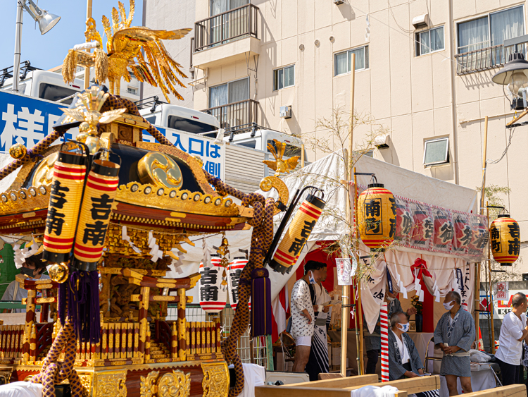 吉祥寺秋まつりの吉南の神酒所とみこし
