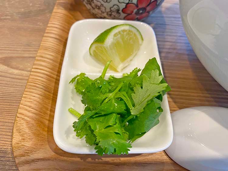 MACHI DELIの牛肉フォーのパクチー