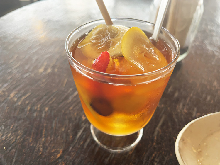 「コマグラカフェ」のフルーツティー