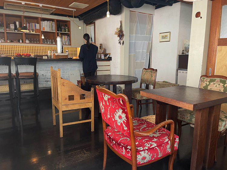 「コマグラカフェ」の店内