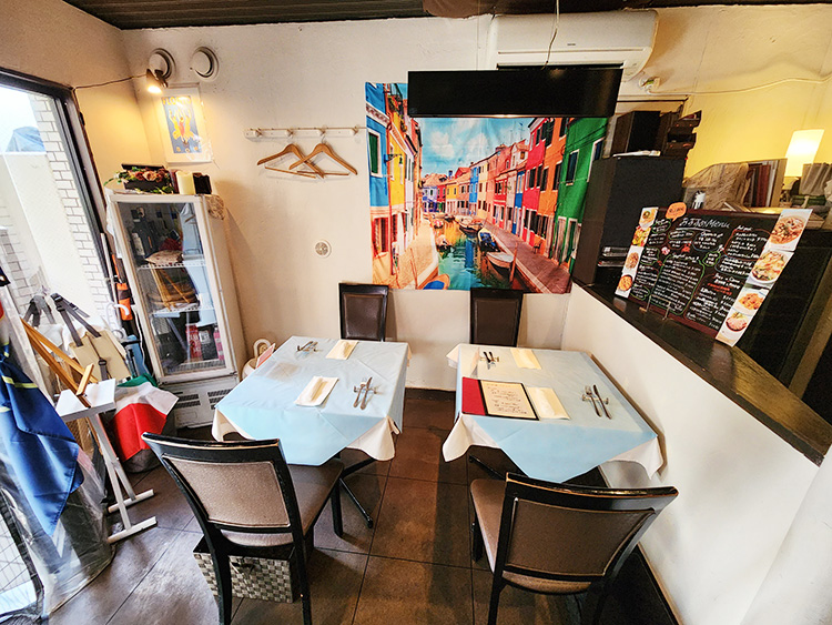 「ACCOGLIENTE 」の店内