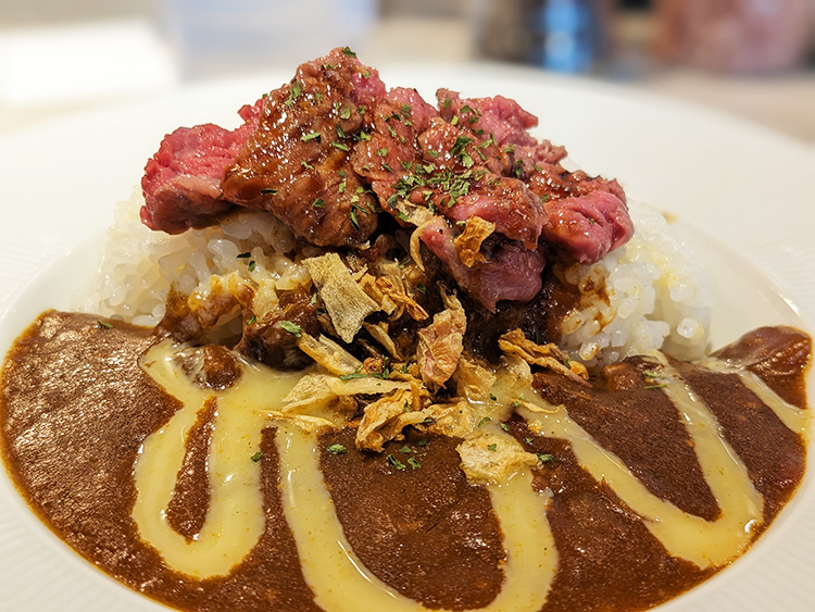 「ステーキライスとカレーの店センタービーフ アトレ吉祥寺店」のちょいステーキ＆煮込みカレー