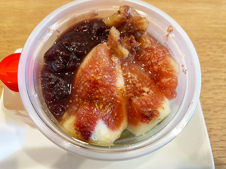 「菫花堂」のいちじくの和製豆花