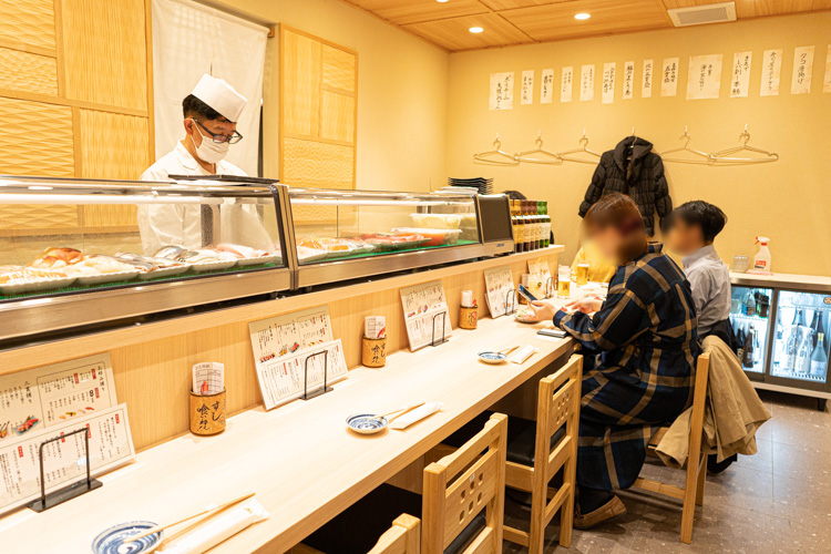 「まぐろ人」の店内