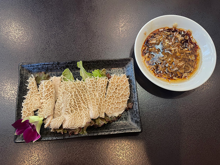 「龍華」のハチノス刺し