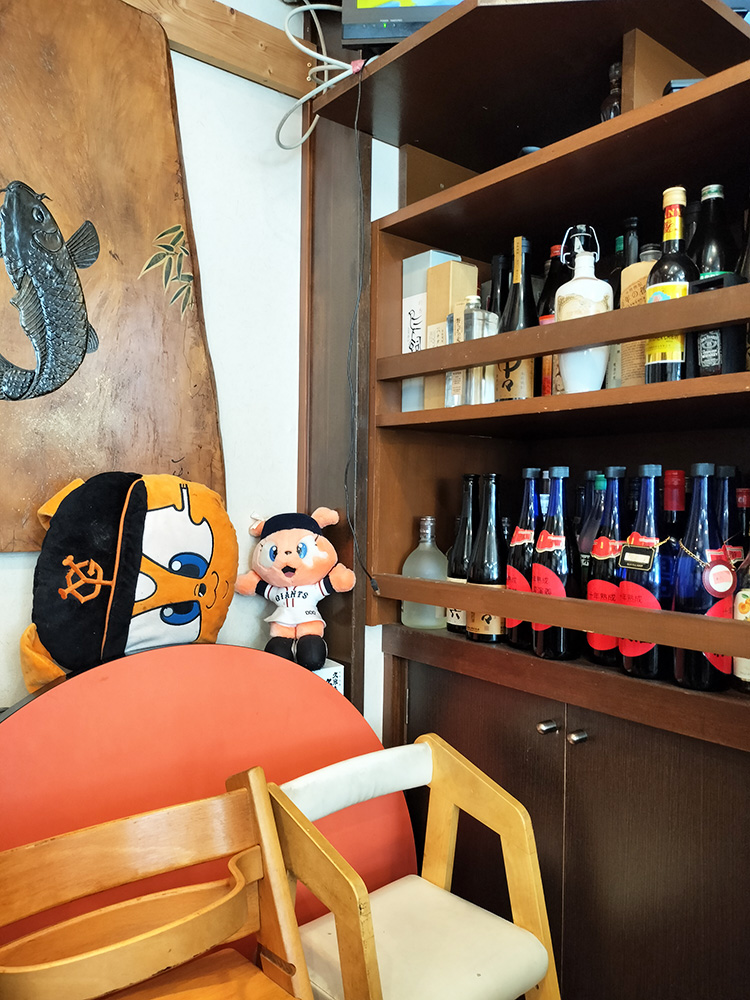 「龍華」の店内