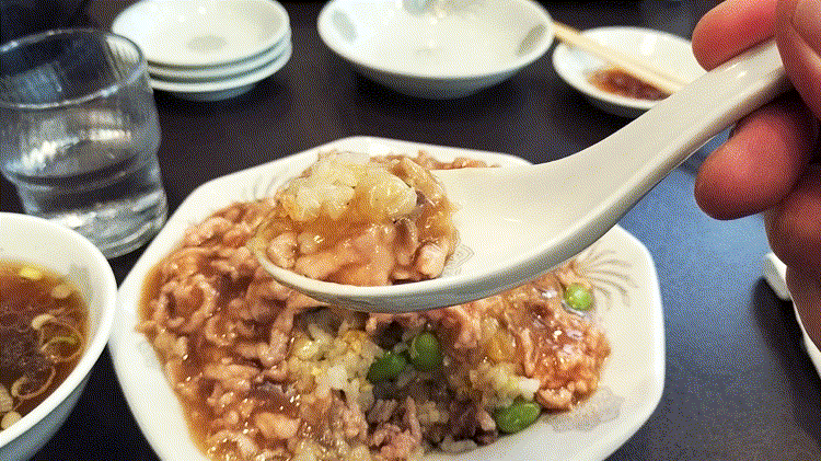 「龍華」の肉の細切りあんかけ炒飯