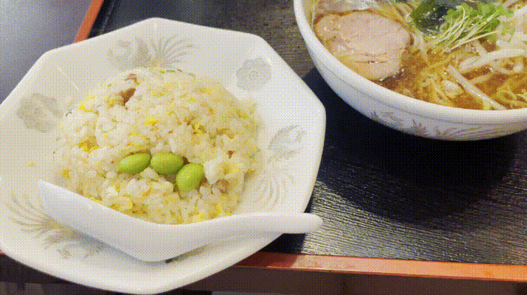 「龍華」の半チャーハン＋ラーメン