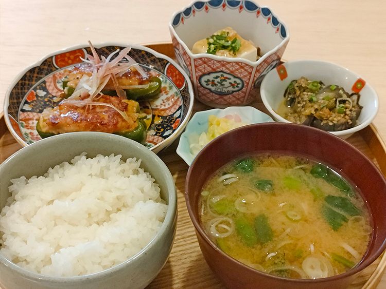 湯気の定食