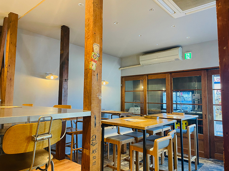「東灯」の店内