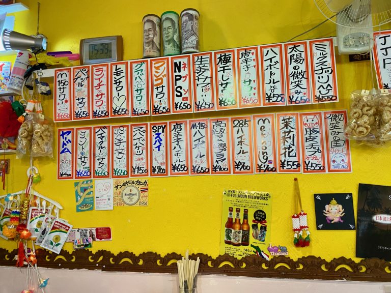 「アジア食堂 ココナッツ」の店内