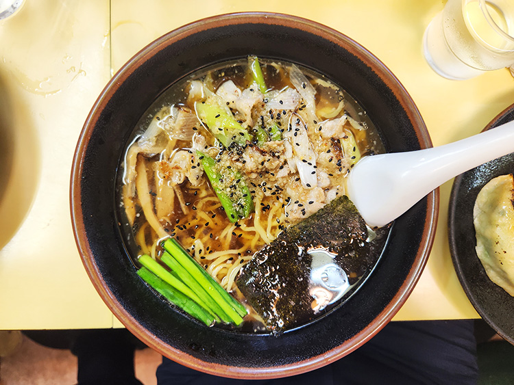 「手もみラーメン 十八番」の特製十八番