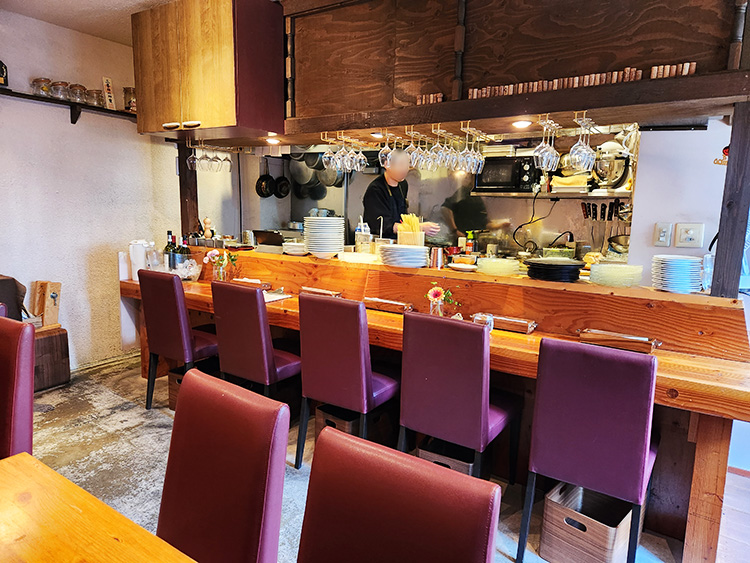 「カルボナリ党」の店内