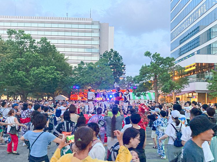 中野駅前大盆踊り大会の様子