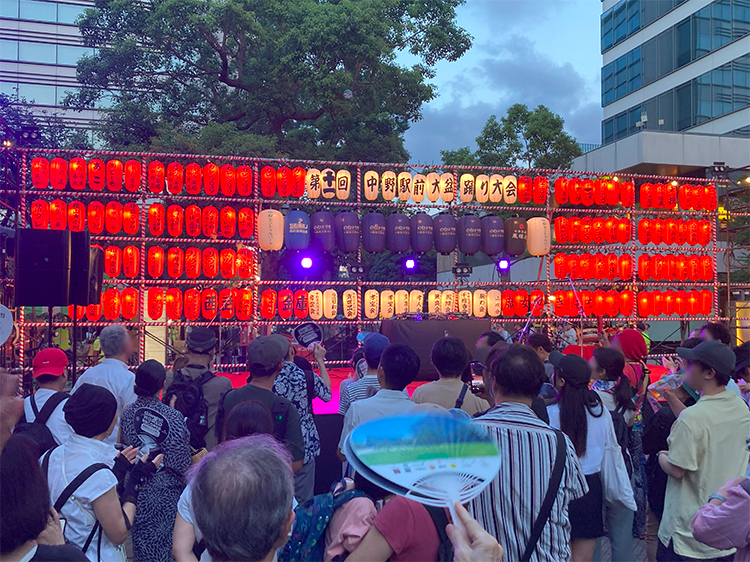 中野駅前大盆踊り大会の様子