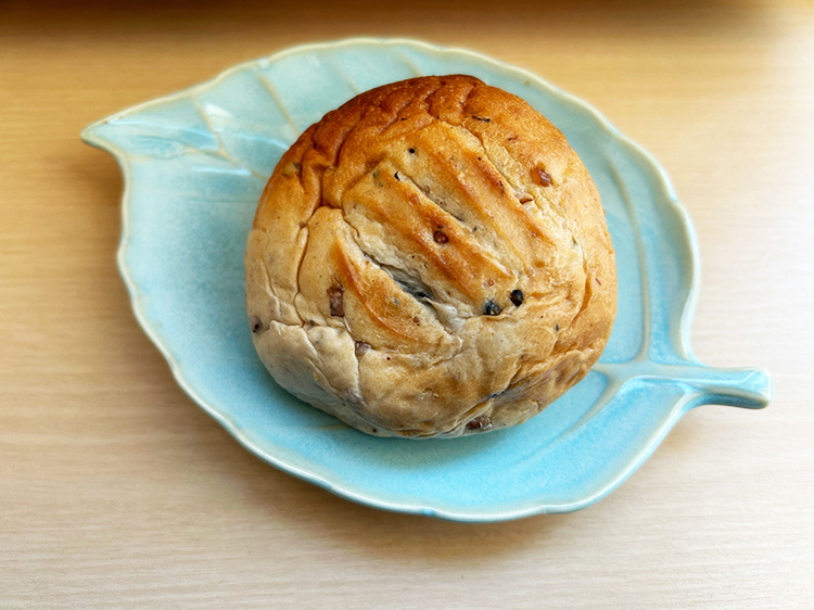 「草鞋ベーカリー」の丸ごとしいたけ ポルチーニ茸のきのこソース