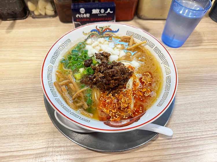 「鯨人」の鯨人赤ラーメン