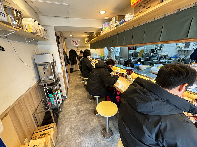 「鯨人」の店内