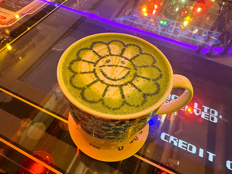 「純喫茶 ジンガロ」の抹茶ラテ