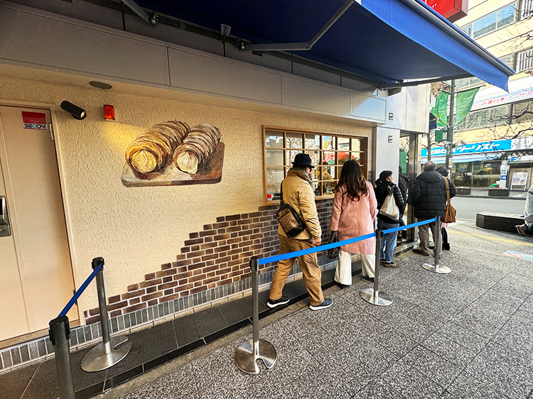 「クニャーネの店」の行列