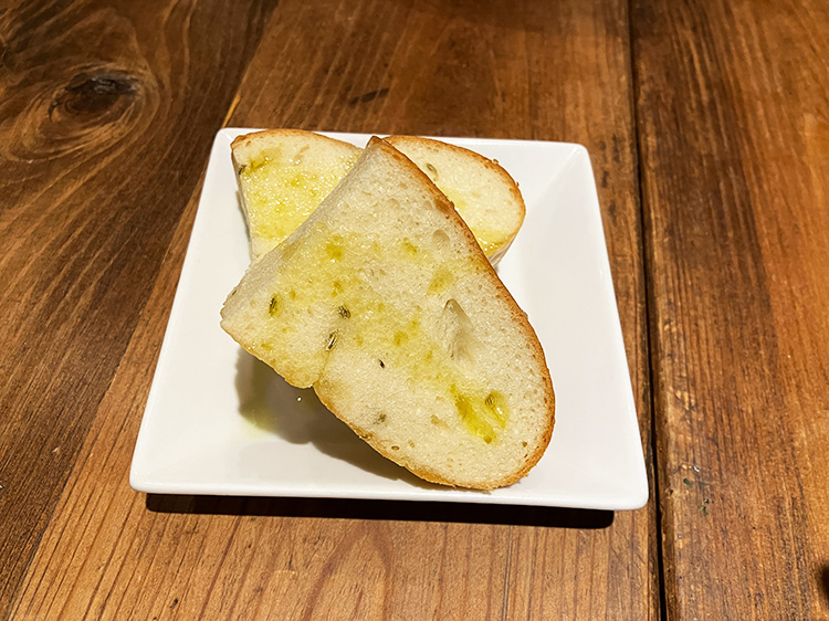 「阿佐ヶ谷のイタリア料理 ガッターロ」のフォカッチャ