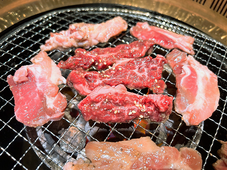 「焼肉屋 マルキ市場 中野店」の焼肉